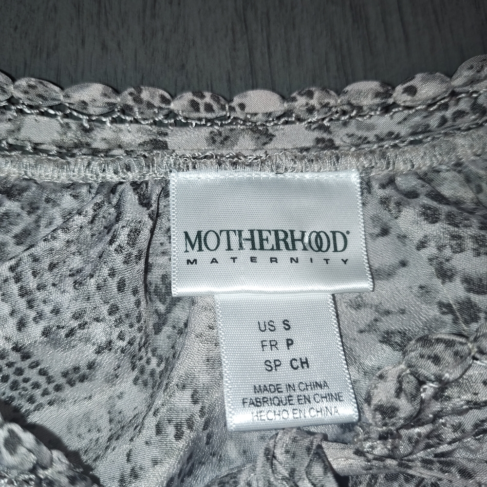 Motherhood Woman's Maternity snake skin print peasant blouse In Size Small - Picture 3 of 7